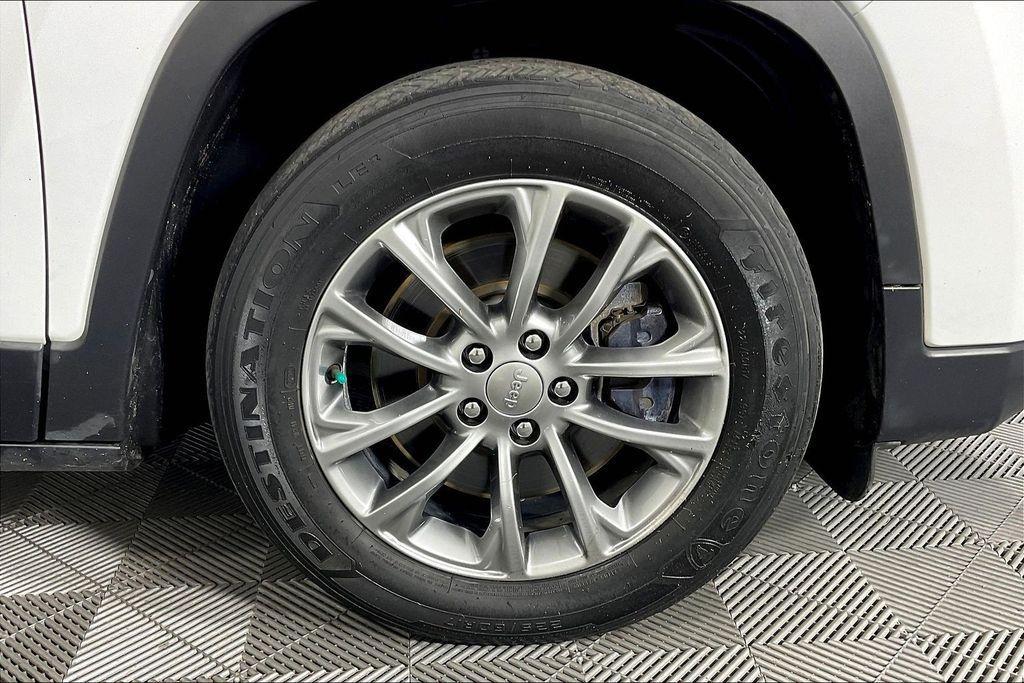 used 2020 Jeep Cherokee car, priced at $15,877