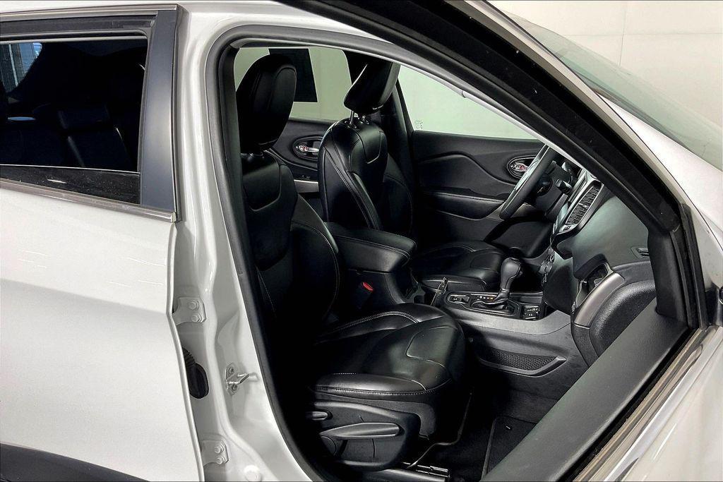 used 2020 Jeep Cherokee car, priced at $15,877