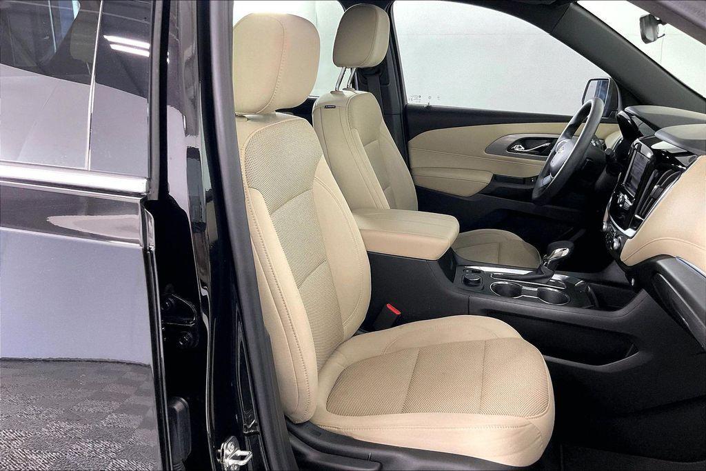 used 2023 Chevrolet Traverse car, priced at $26,876