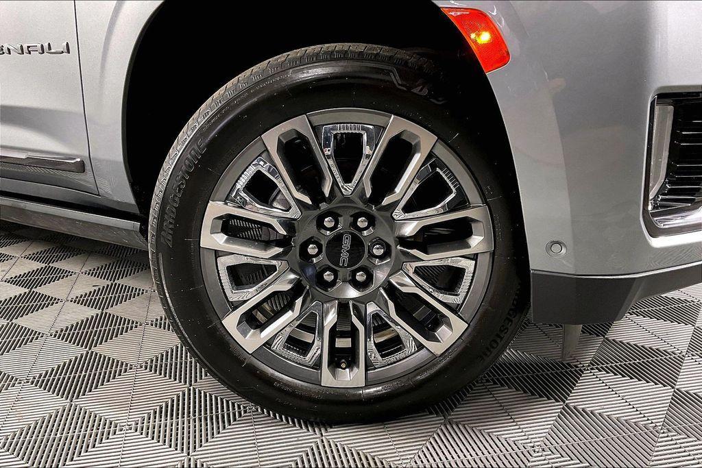 used 2024 GMC Yukon XL car, priced at $76,377