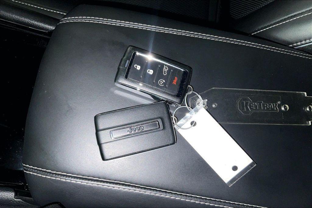 used 2024 Jeep Grand Cherokee car, priced at $32,776
