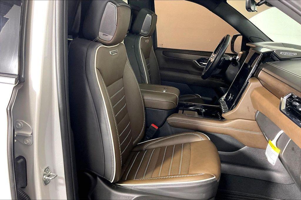 used 2025 GMC Yukon car, priced at $100,776