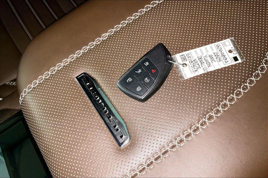 used 2025 GMC Yukon car, priced at $100,776