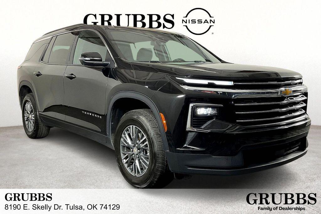 used 2024 Chevrolet Traverse car, priced at $31,777