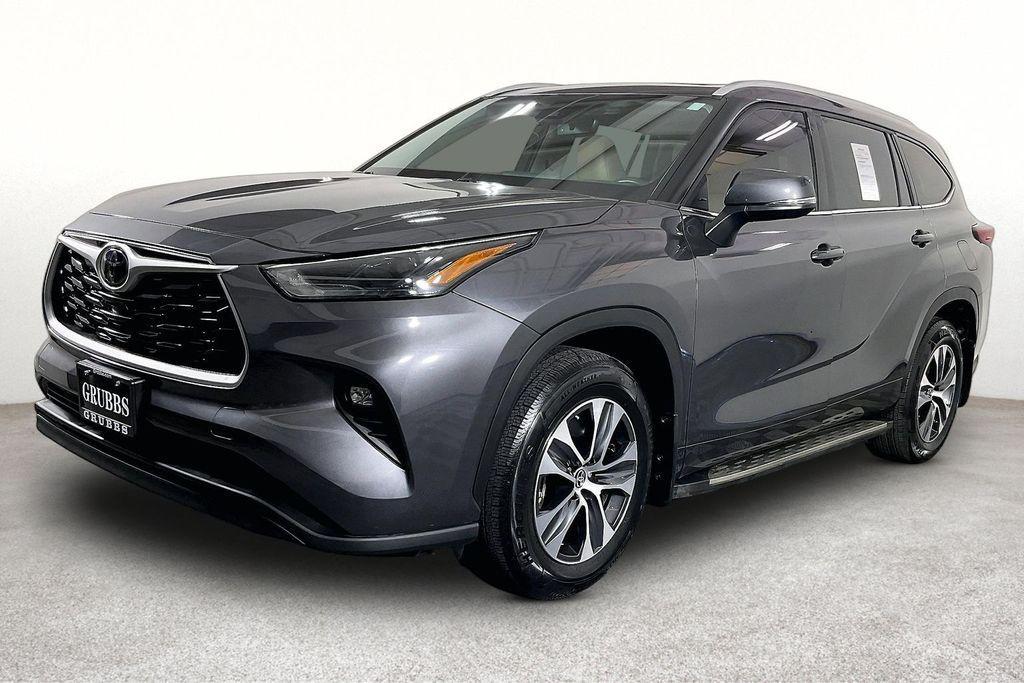 used 2022 Toyota Highlander car, priced at $34,576