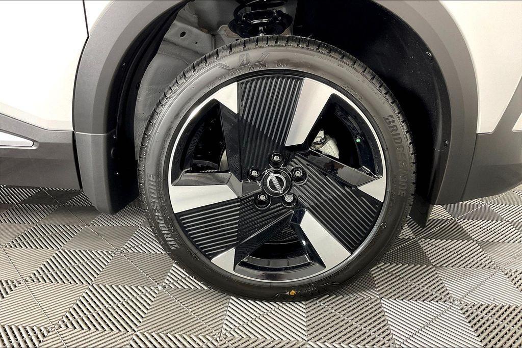 new 2025 Nissan Kicks car, priced at $27,136