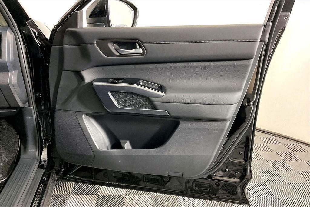 new 2026 Nissan Pathfinder car, priced at $39,326