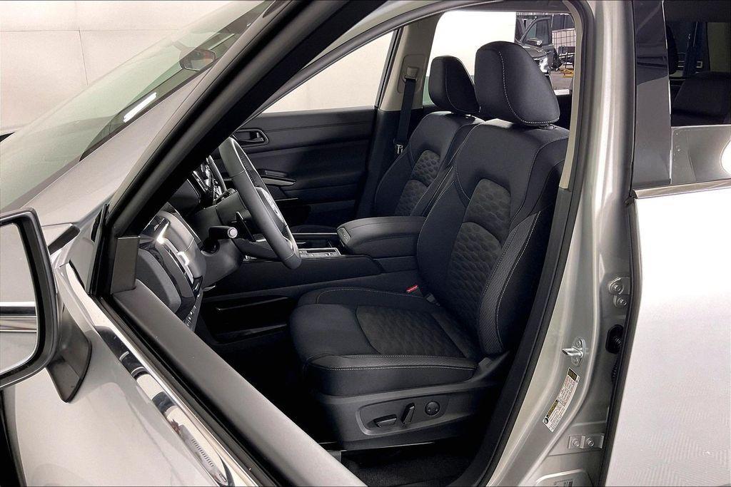 new 2025 Nissan Pathfinder car, priced at $33,366