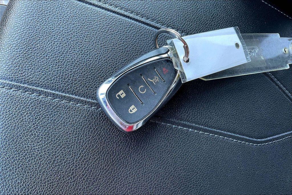 used 2022 Chevrolet Traverse car, priced at $20,896