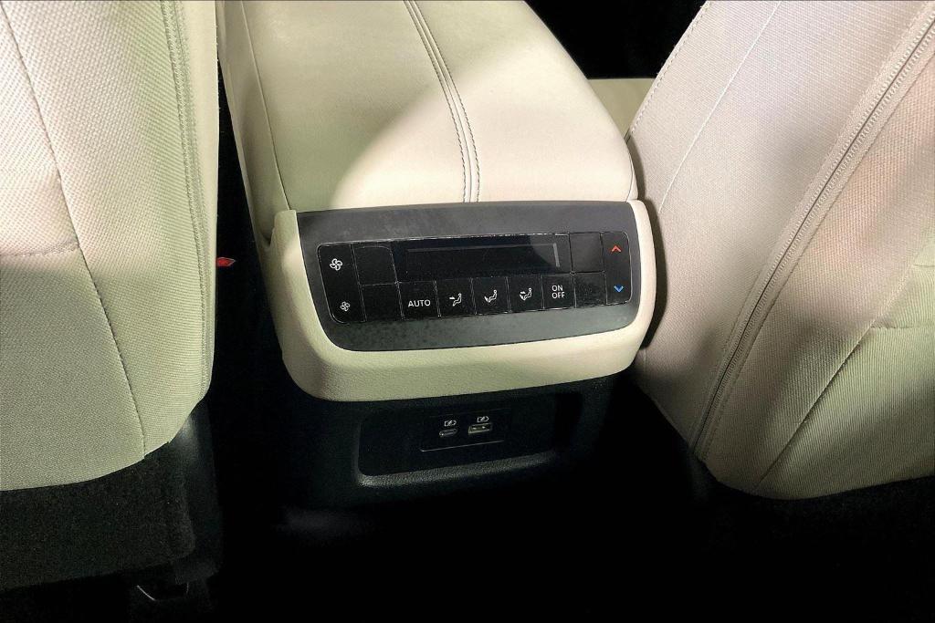 2024 Gun Metallic Nissan Pathfinder