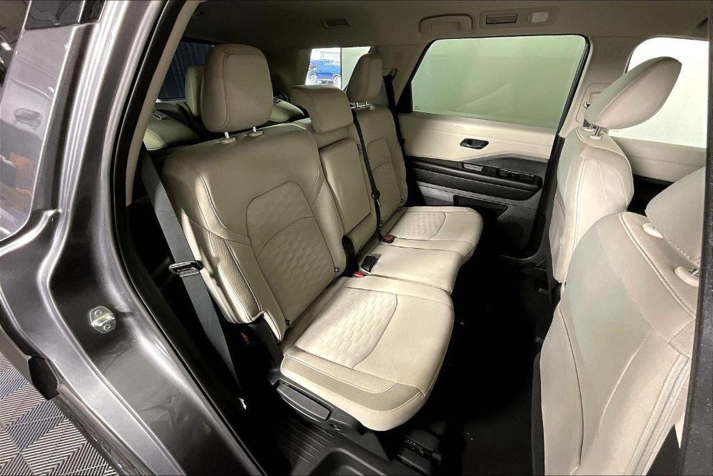 2024 Gun Metallic Nissan Pathfinder