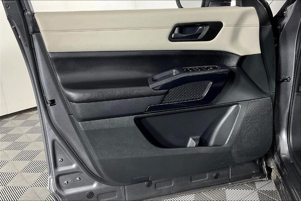 2024 Gun Metallic Nissan Pathfinder