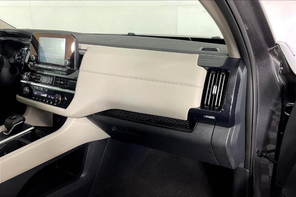 2024 Gun Metallic Nissan Pathfinder