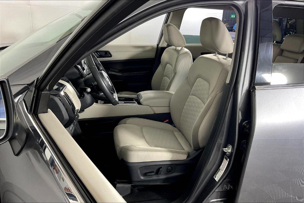 2024 Gun Metallic Nissan Pathfinder