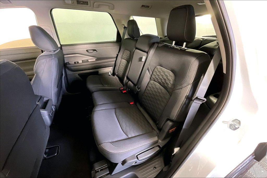 new 2026 Nissan Pathfinder car, priced at $39,359