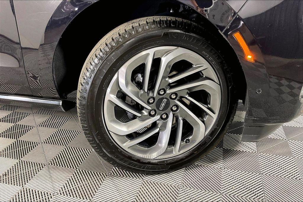 used 2025 Lincoln Navigator car, priced at $75,896
