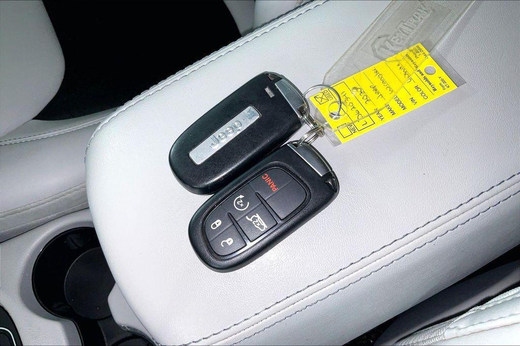 used 2020 Jeep Cherokee car, priced at $10,896