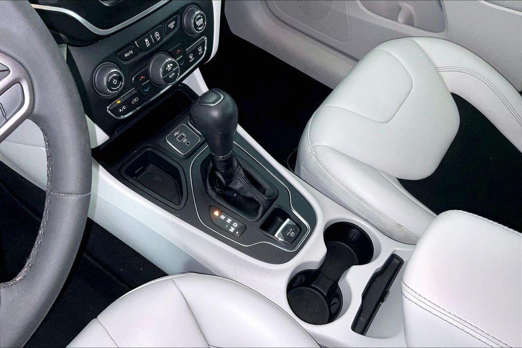 used 2020 Jeep Cherokee car, priced at $10,896