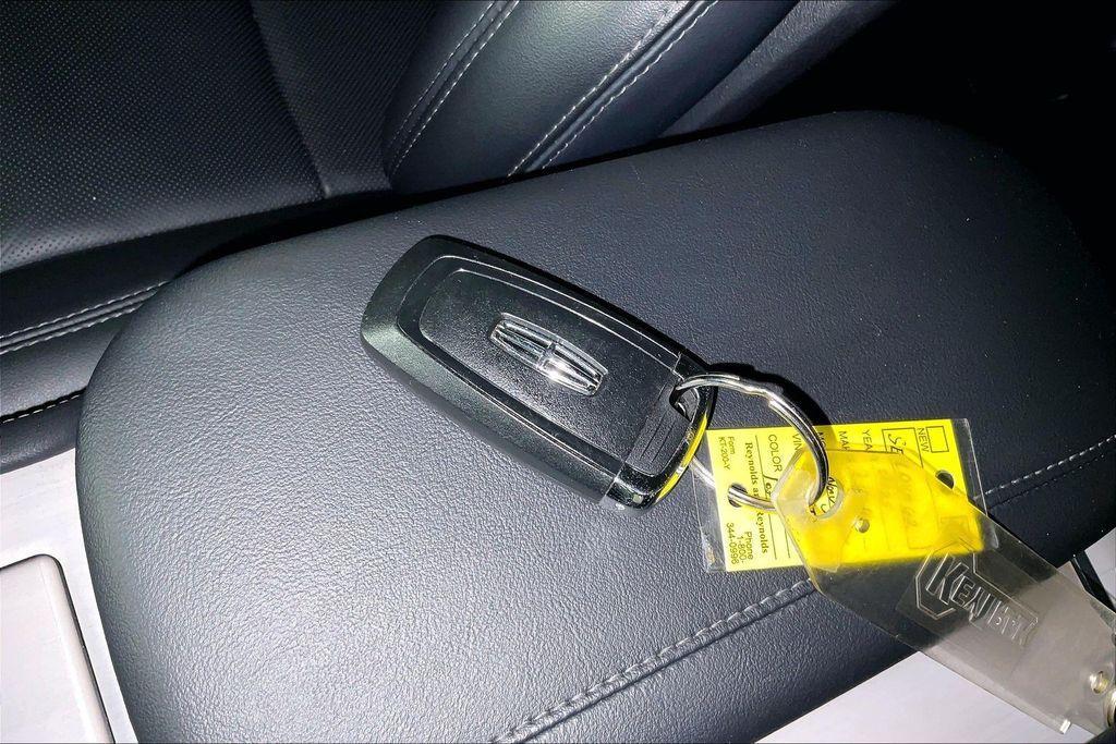 used 2025 Lincoln Navigator car, priced at $79,277