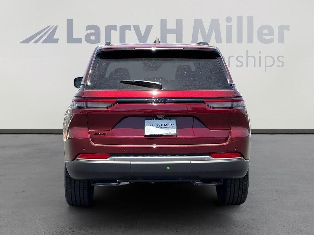 new 2026 Jeep Grand Cherokee car, priced at $40,801