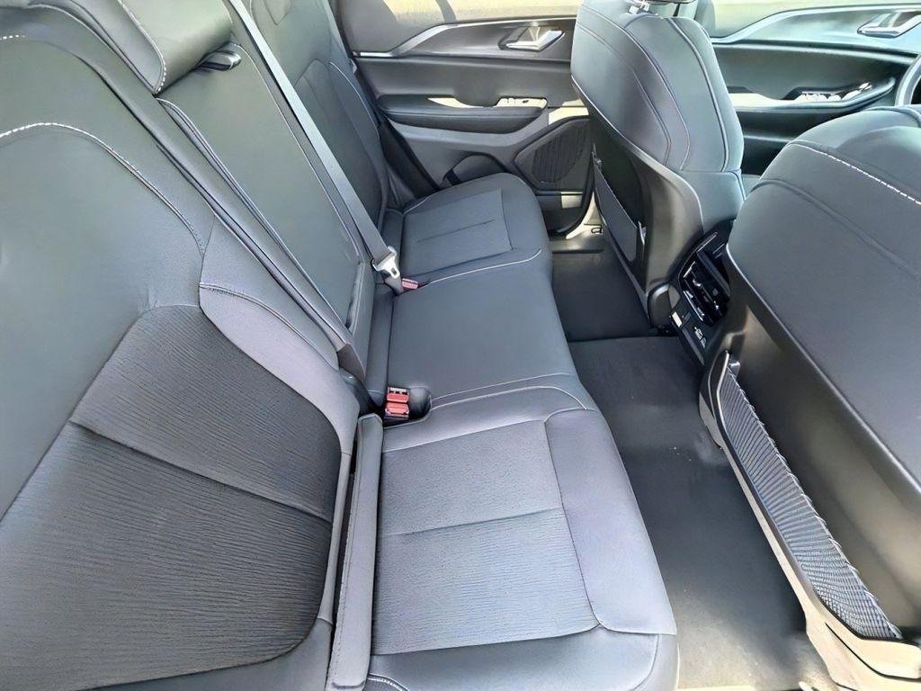 new 2026 Jeep Grand Cherokee car, priced at $37,801