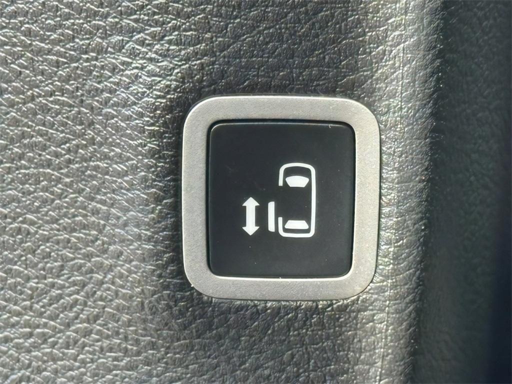 new 2026 Chrysler Pacifica car, priced at $43,522