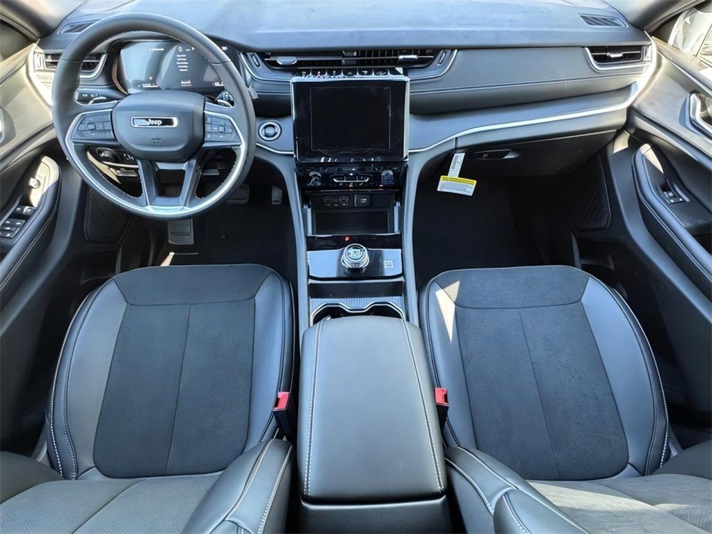 new 2025 Jeep Grand Cherokee car, priced at $41,072