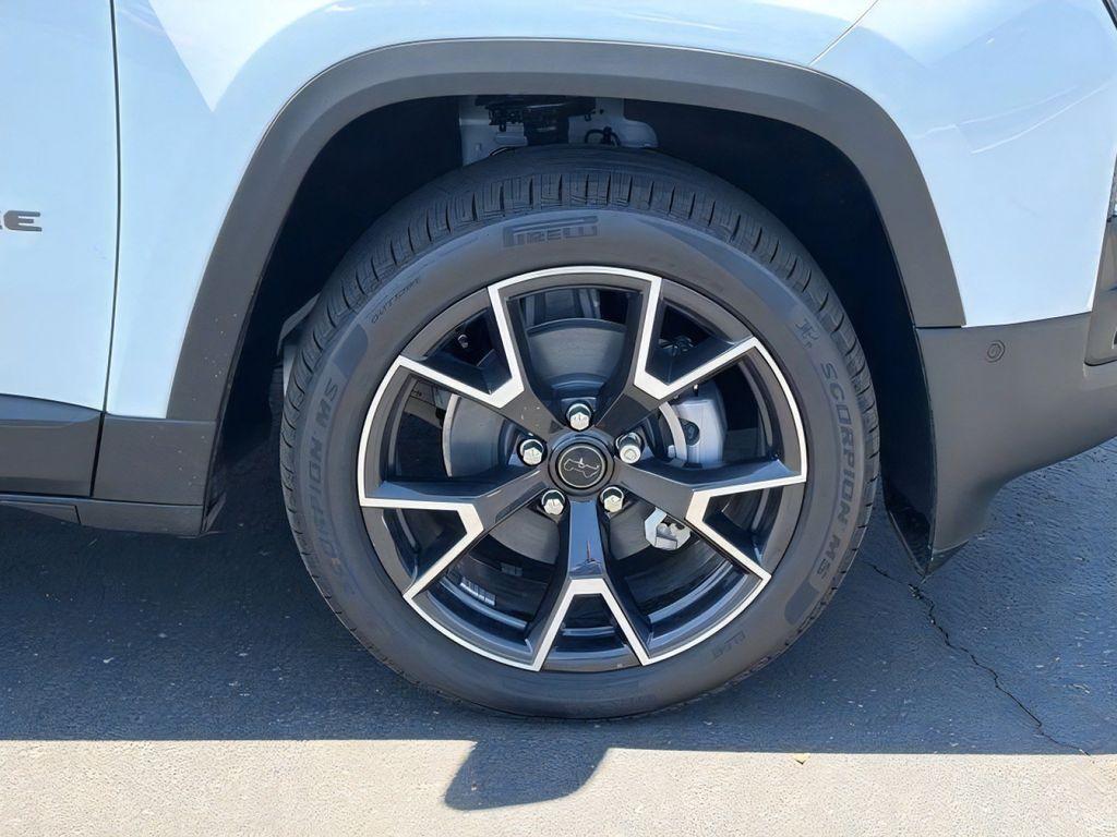 new 2026 Jeep Cherokee car, priced at $47,381