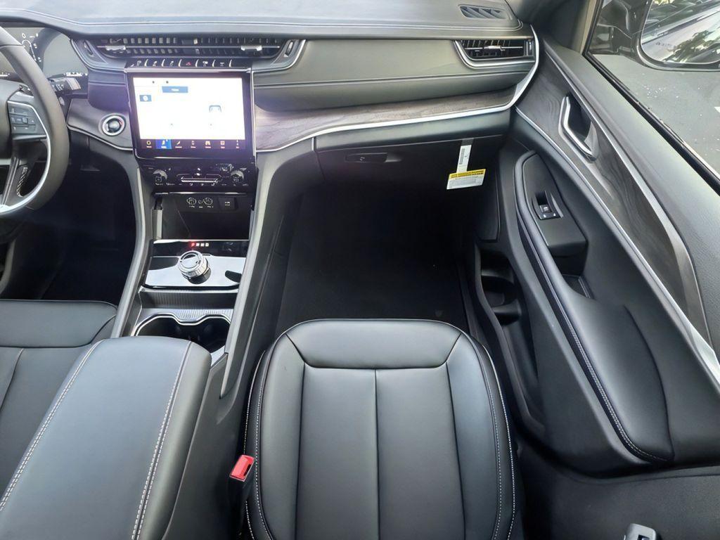 new 2025 Jeep Grand Cherokee L car, priced at $43,837