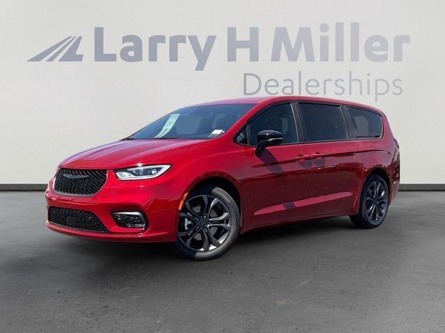 new 2026 Chrysler Pacifica car, priced at $42,256