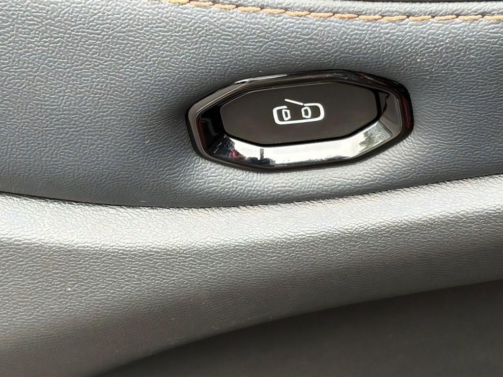 new 2026 Jeep Cherokee car, priced at $44,381