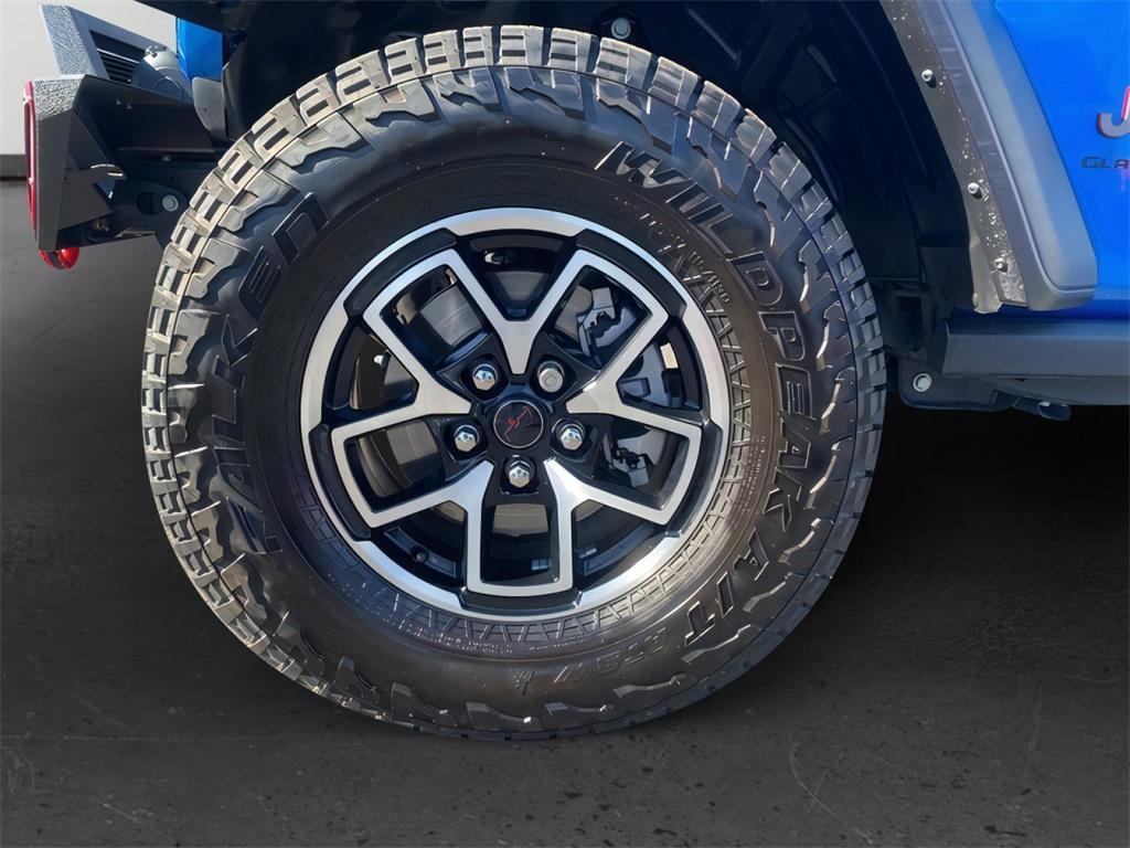 used 2025 Jeep Gladiator car, priced at $43,000