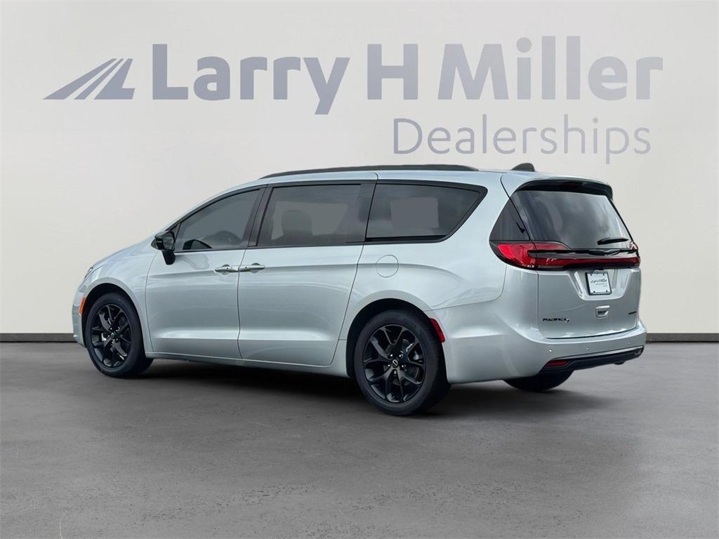 new 2026 Chrysler Pacifica car, priced at $46,867