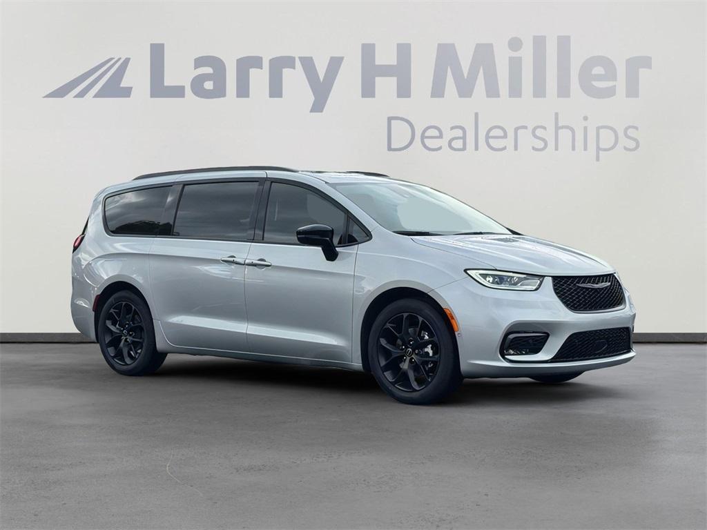 new 2026 Chrysler Pacifica car, priced at $46,867