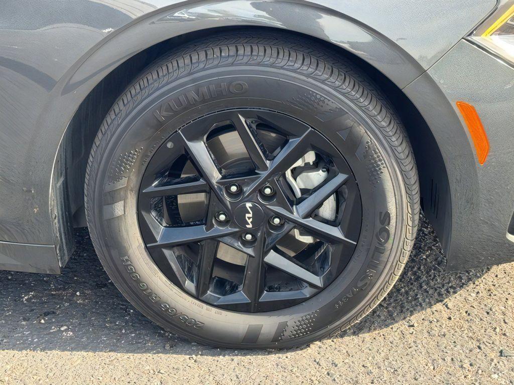 used 2025 Kia K5 car, priced at $25,500