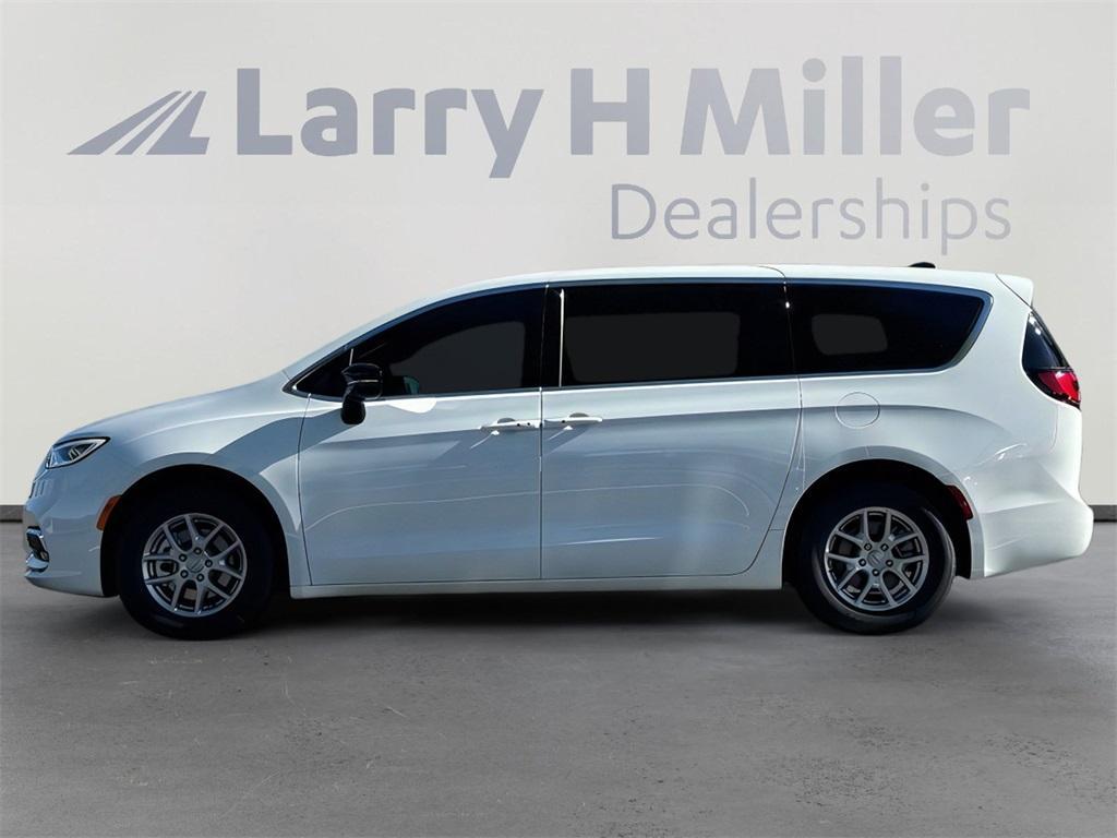 new 2026 Chrysler Pacifica car, priced at $38,987
