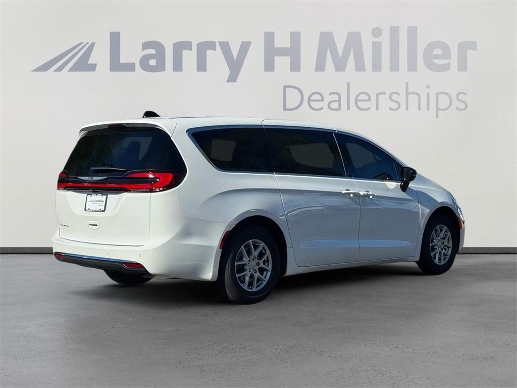 new 2026 Chrysler Pacifica car, priced at $38,987