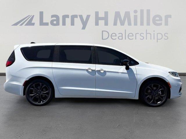 new 2026 Chrysler Pacifica car, priced at $41,761