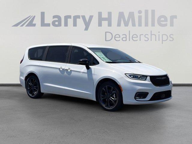 new 2026 Chrysler Pacifica car, priced at $41,761