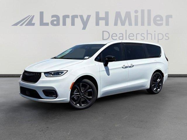 new 2026 Chrysler Pacifica car, priced at $41,761
