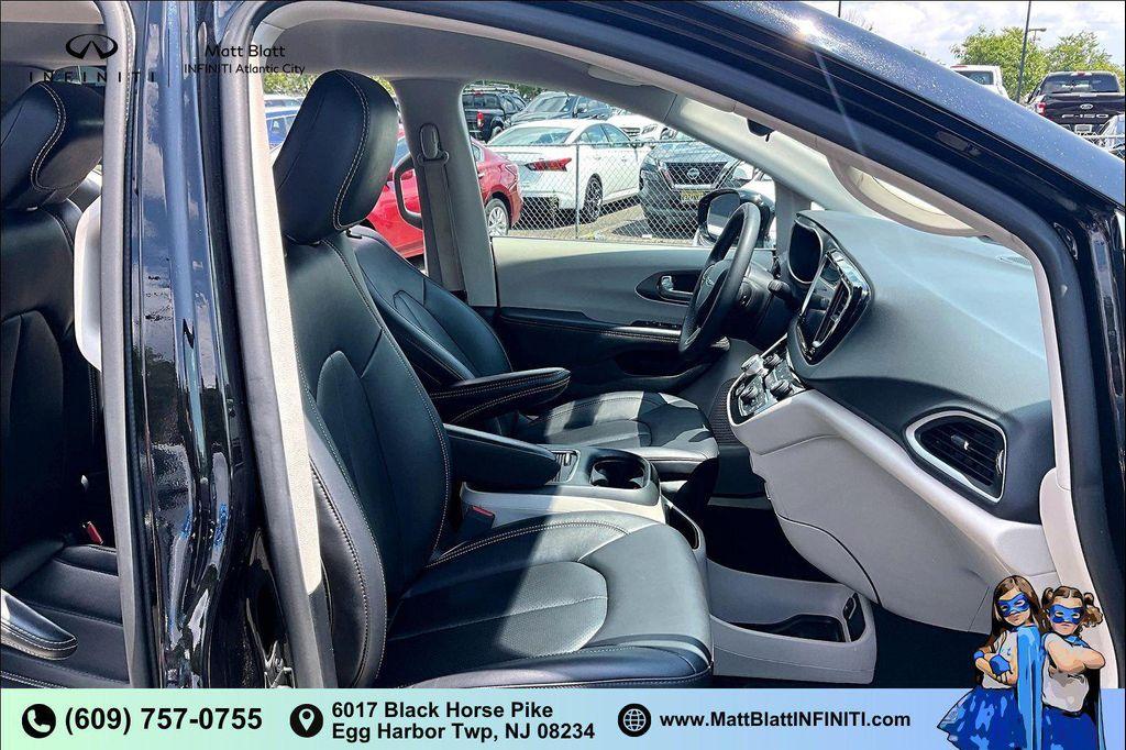 used 2024 Chrysler Pacifica car, priced at $24,687