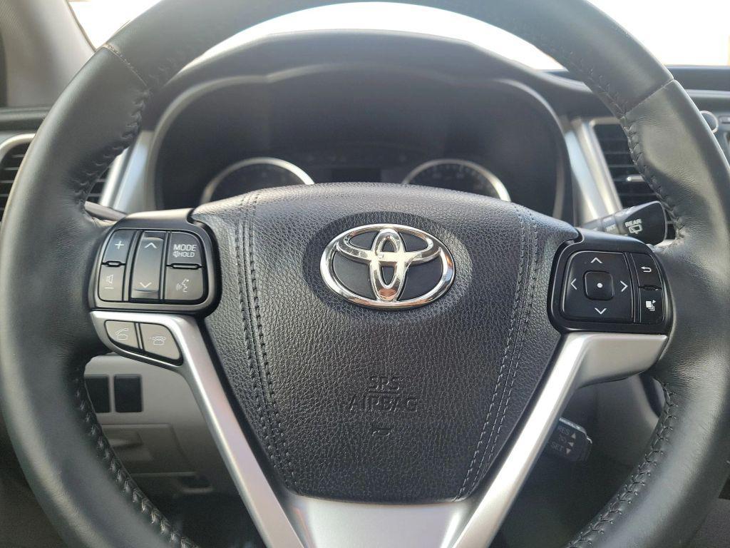 used 2016 Toyota Highlander car, priced at $17,995
