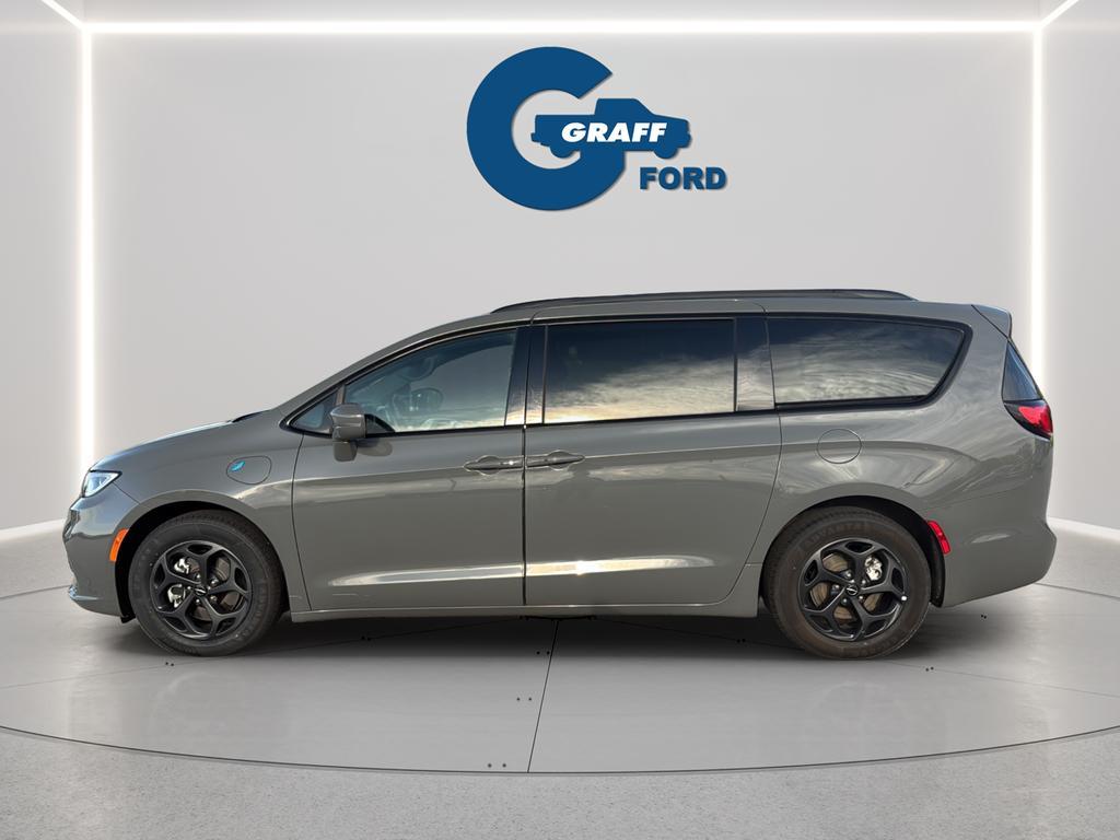 used 2021 Chrysler Pacifica Hybrid car, priced at $22,899