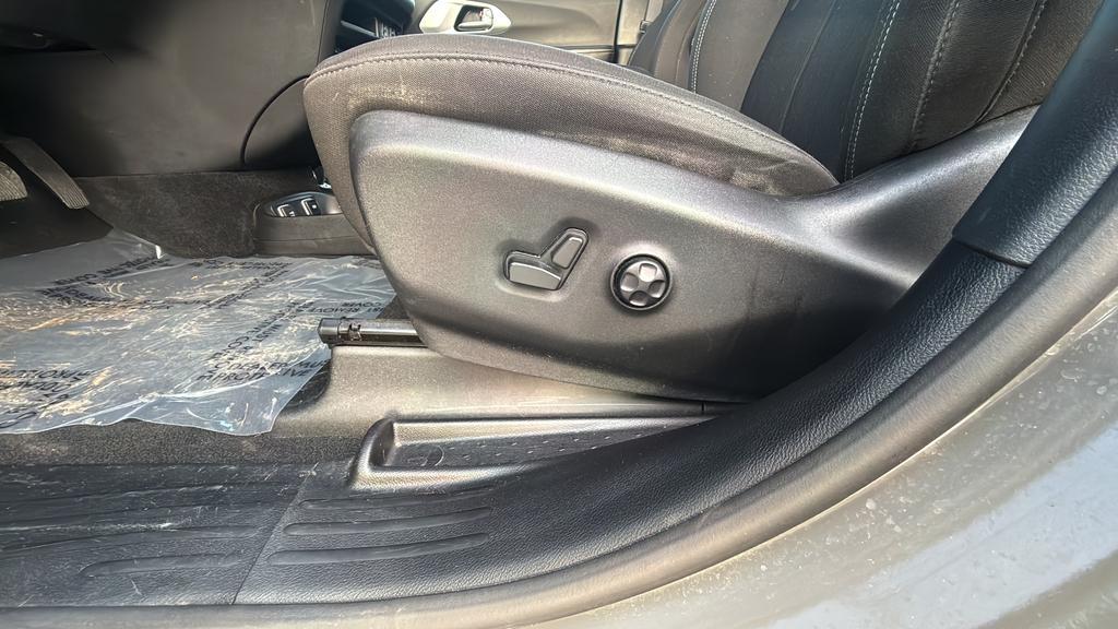 used 2021 Chrysler Pacifica Hybrid car, priced at $22,899
