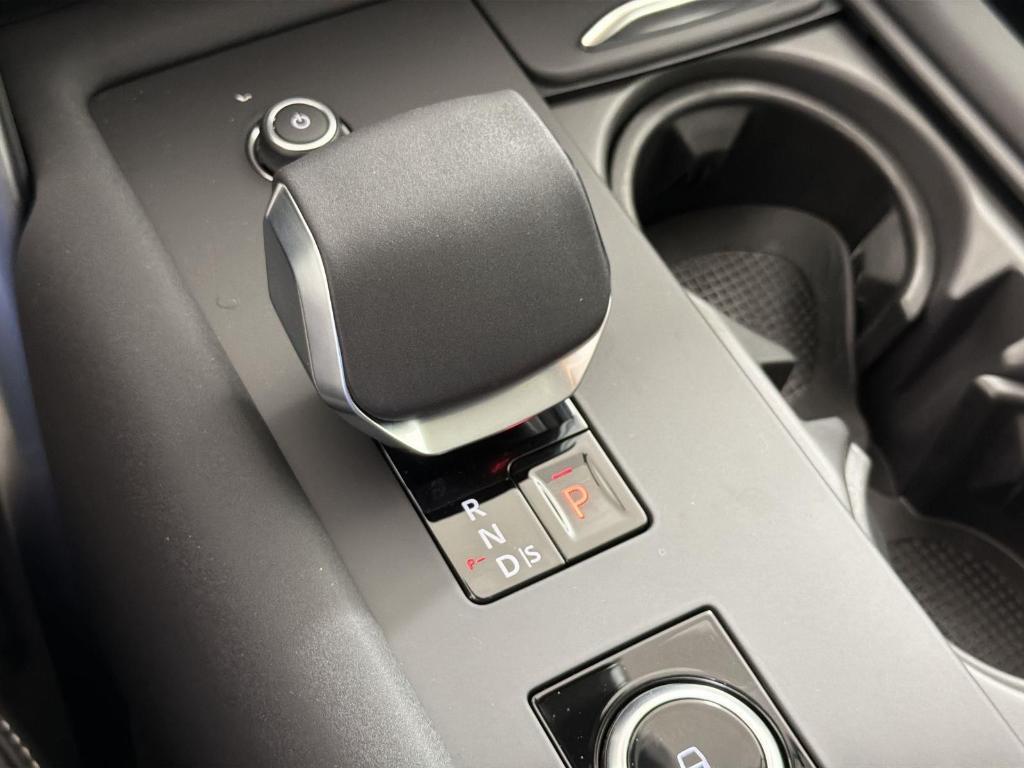 new 2026 Land Rover Discovery car, priced at $74,710
