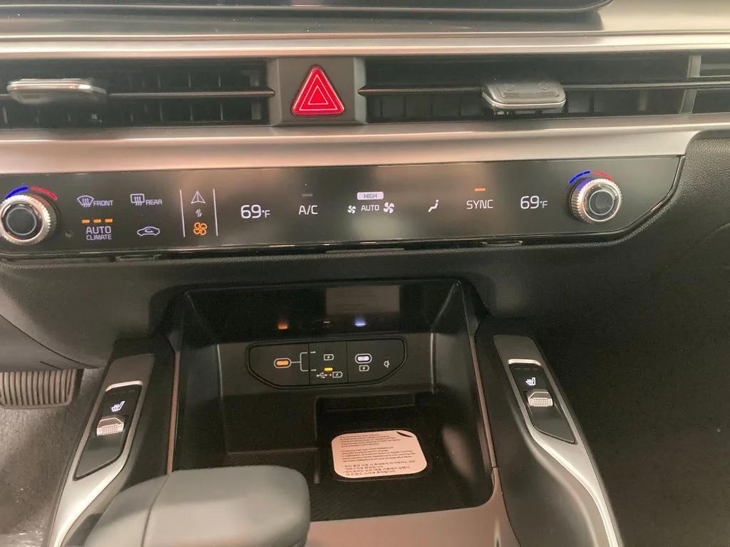 new 2026 Kia Sorento car, priced at $35,895