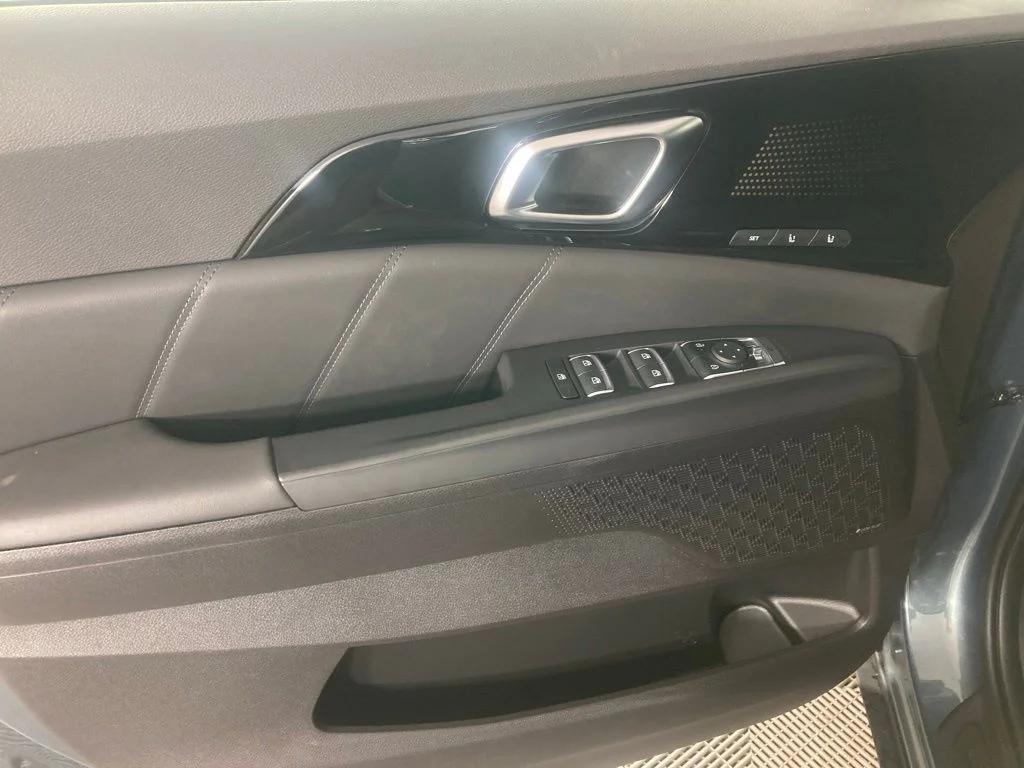 new 2026 Kia Carnival Hybrid car, priced at $51,445