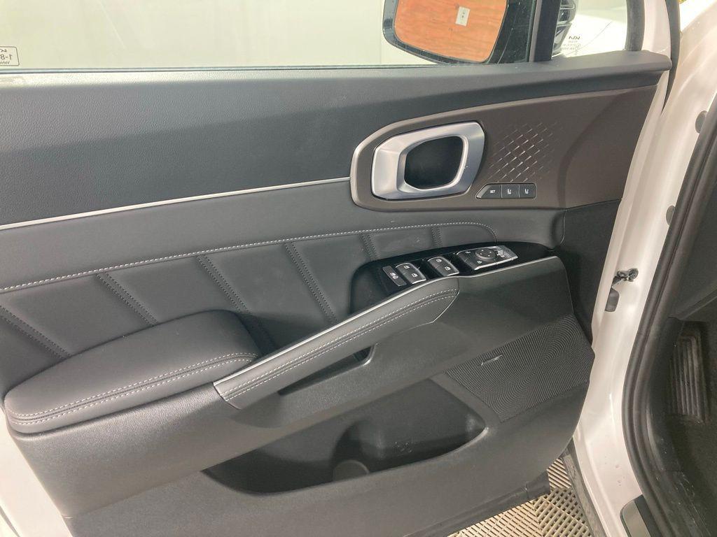 new 2026 Kia Sorento Hybrid car, priced at $43,920