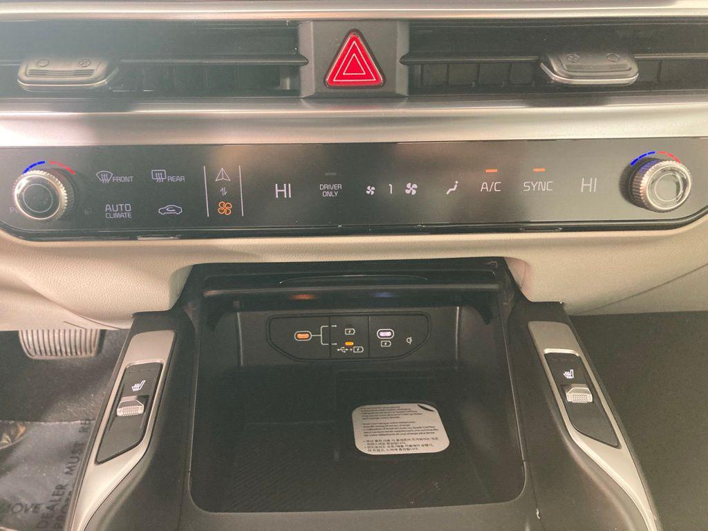 new 2026 Kia Sorento Hybrid car, priced at $40,900