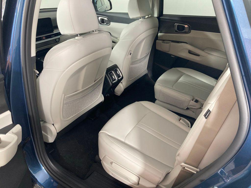 new 2026 Kia Sorento Hybrid car, priced at $40,900